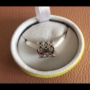 📌Sold📌 Chamilia Swarovski clear color SS